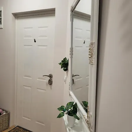 Regina S Apartment *